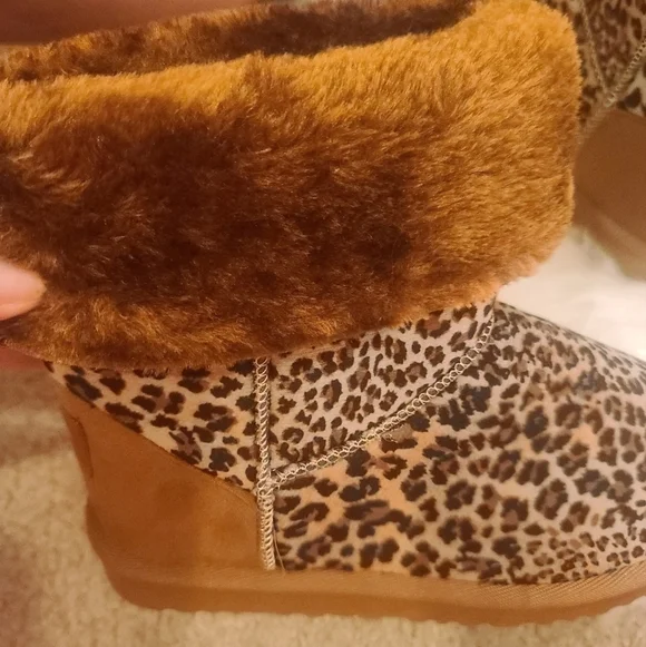 BNIB child's Wi-Fi Fuzzy leopard print boots! - Picture 6 of 11